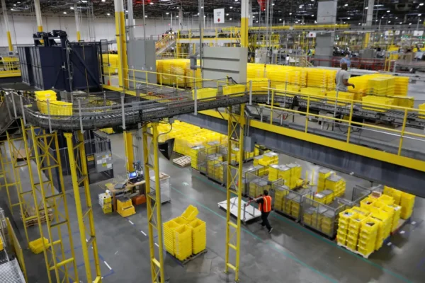 Amazon Warehouse DMI3